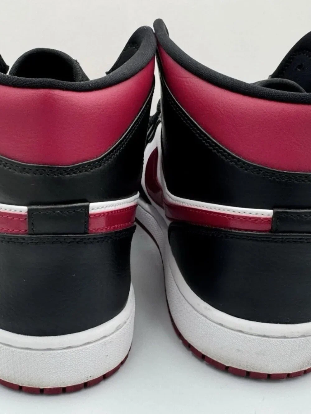 Nike Air Jordan 1 Mid Bred Toe Size 13 554724-066
